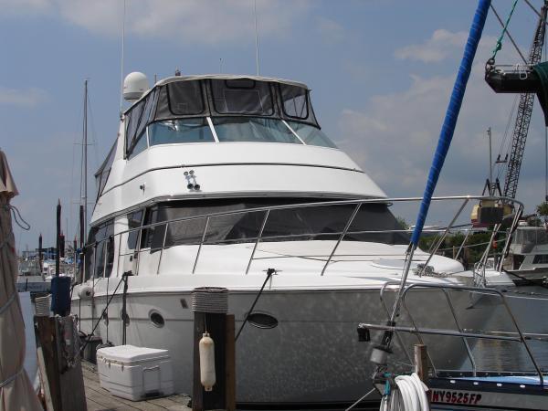CARVER YACHTS 450 Voyager - LOW HOUR / VERY CLEAN, Brooklyn