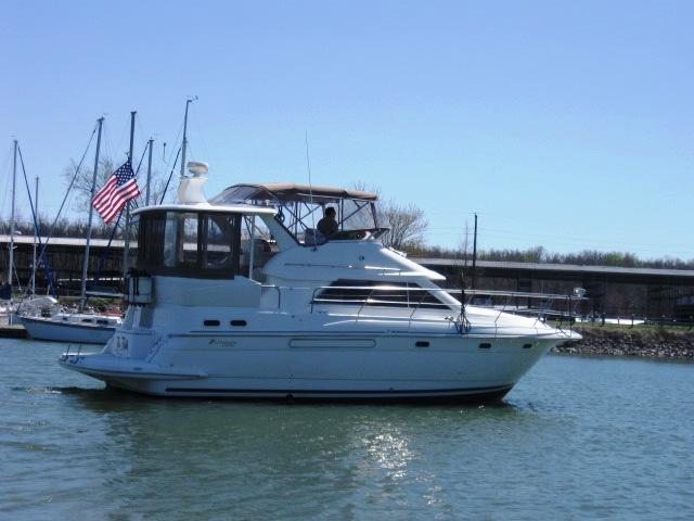 Cruisers Inc. 375 Motor Yacht, Grand Rivers