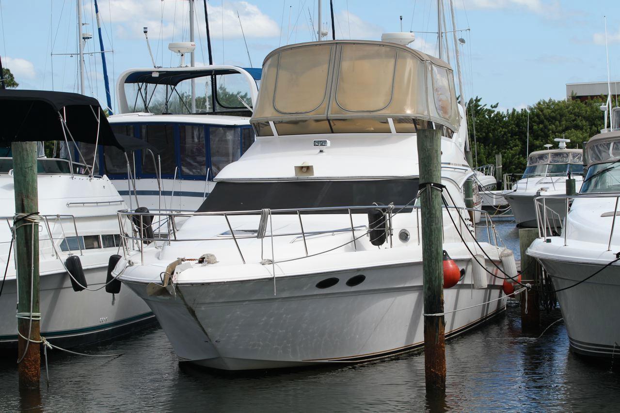 Sea Ray 400 Sedan Bridge, Merritt Island