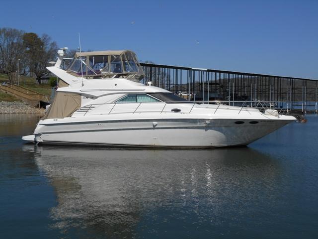 Sea Ray 400 Sedan Bridge, Chattanooga