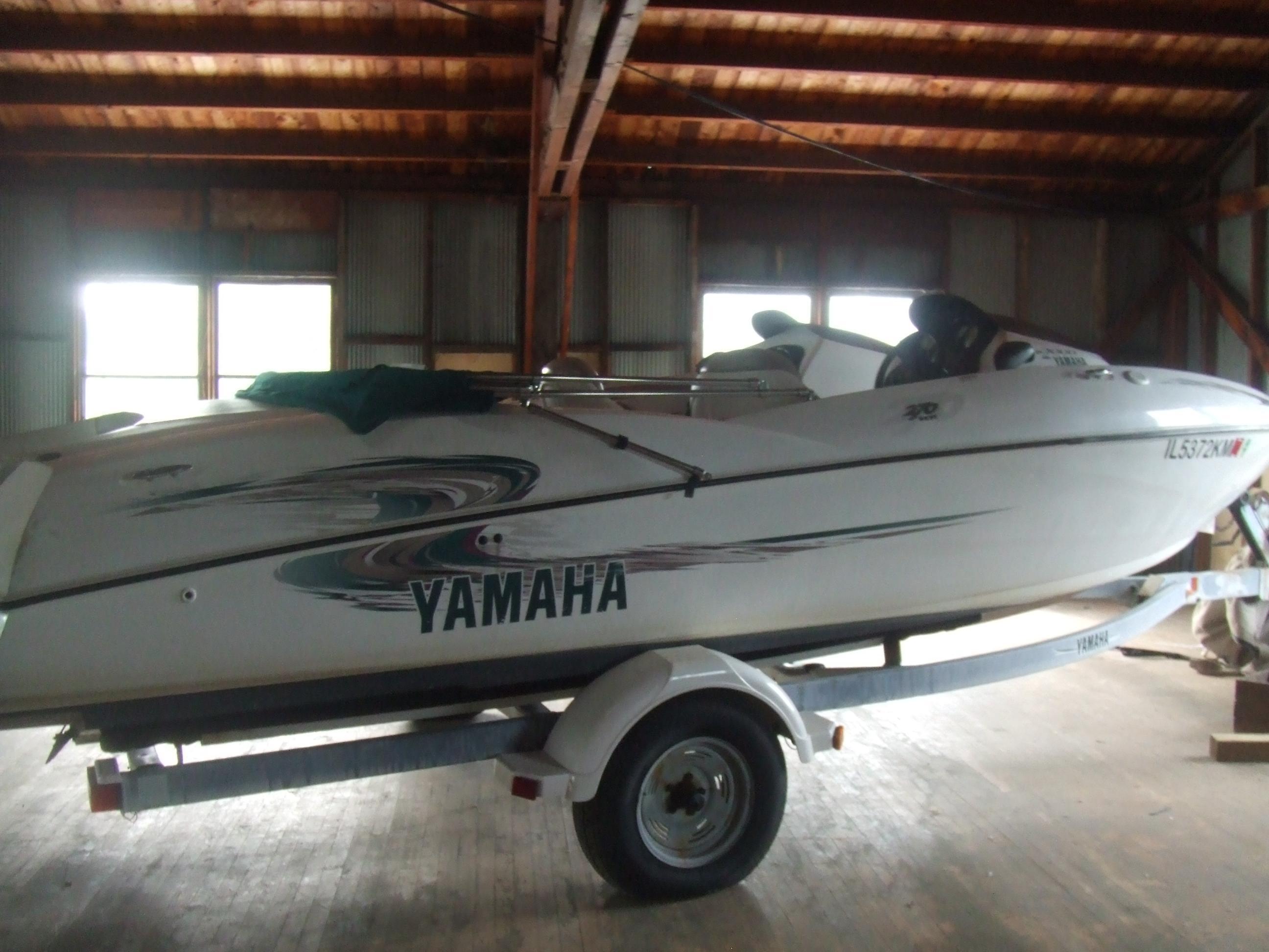 Yamaha 20' Jet Boat