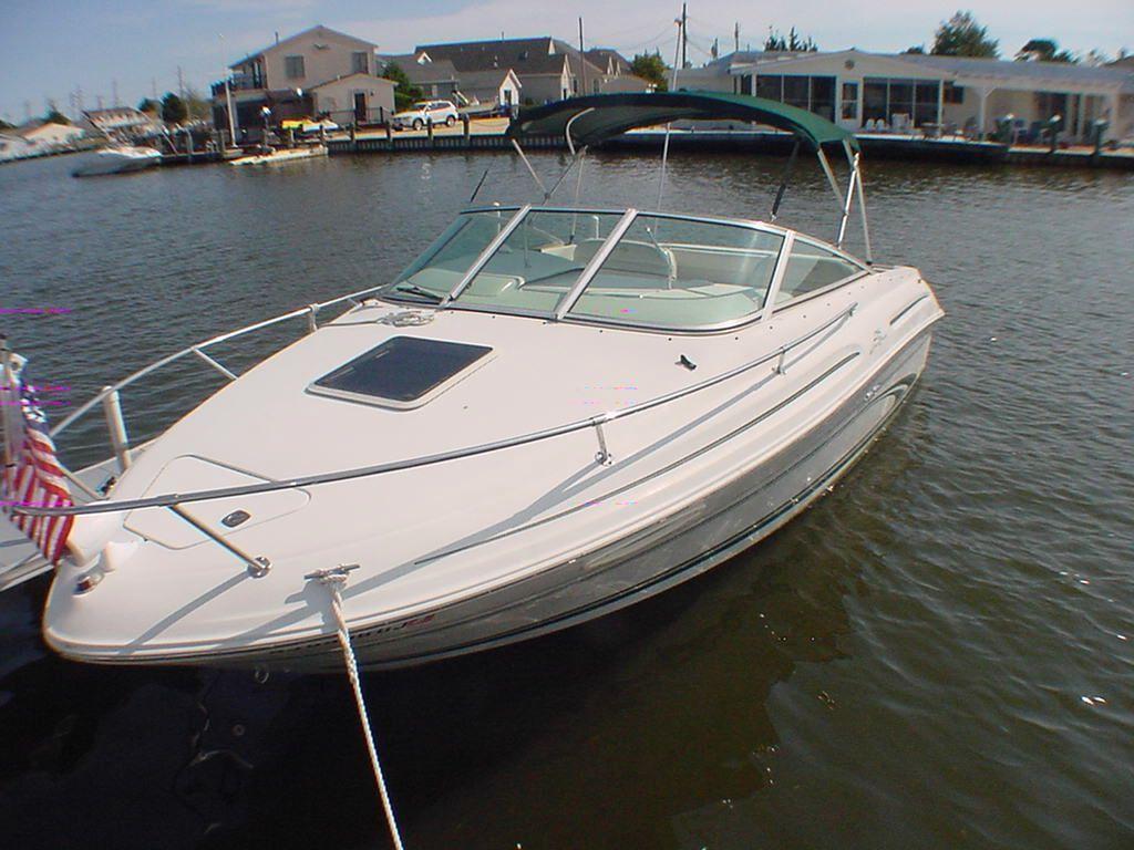 Sea Ray 215 Express Cruiser, Off Site