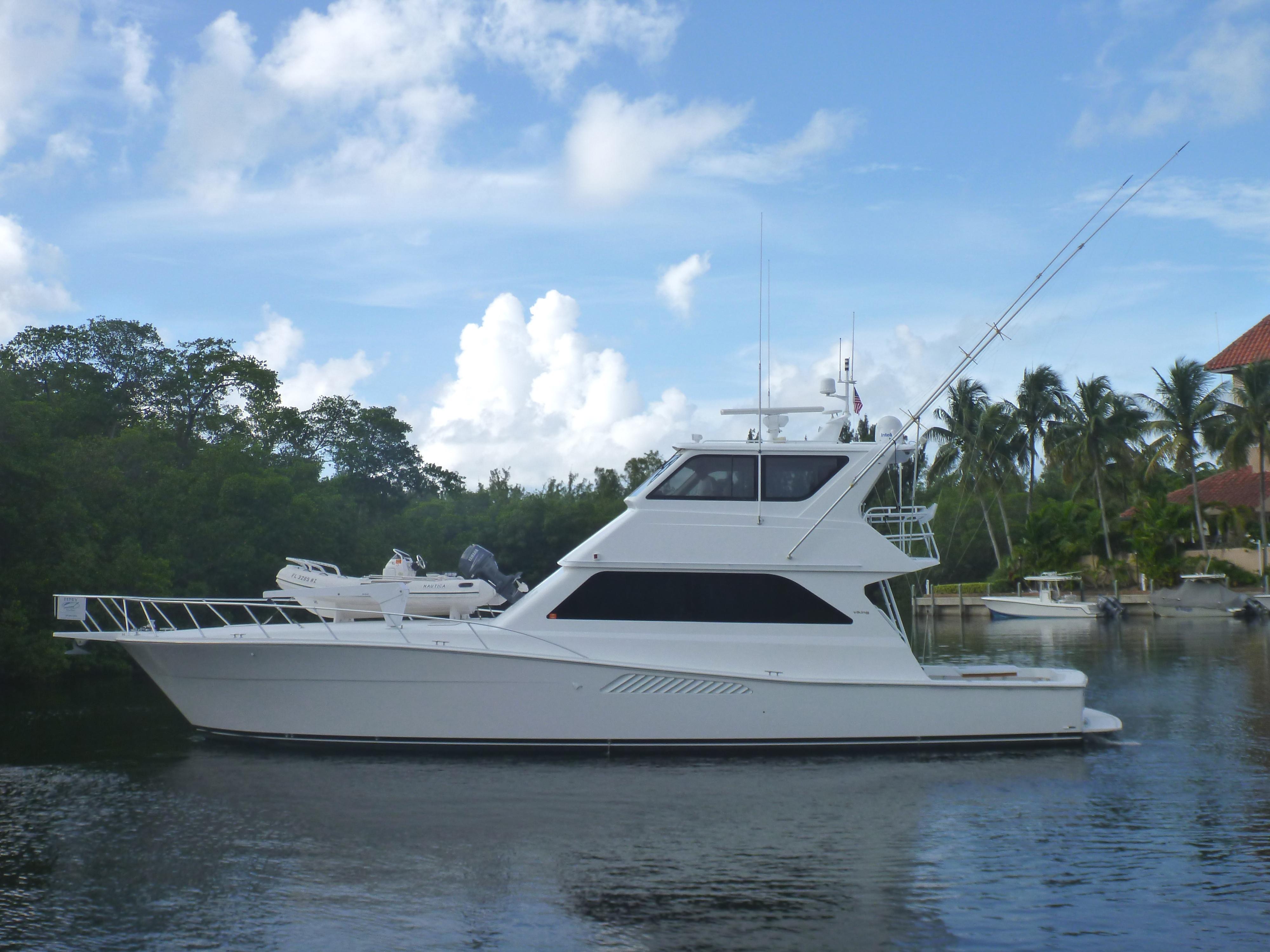 Viking Yachts Convertible EB, Miami