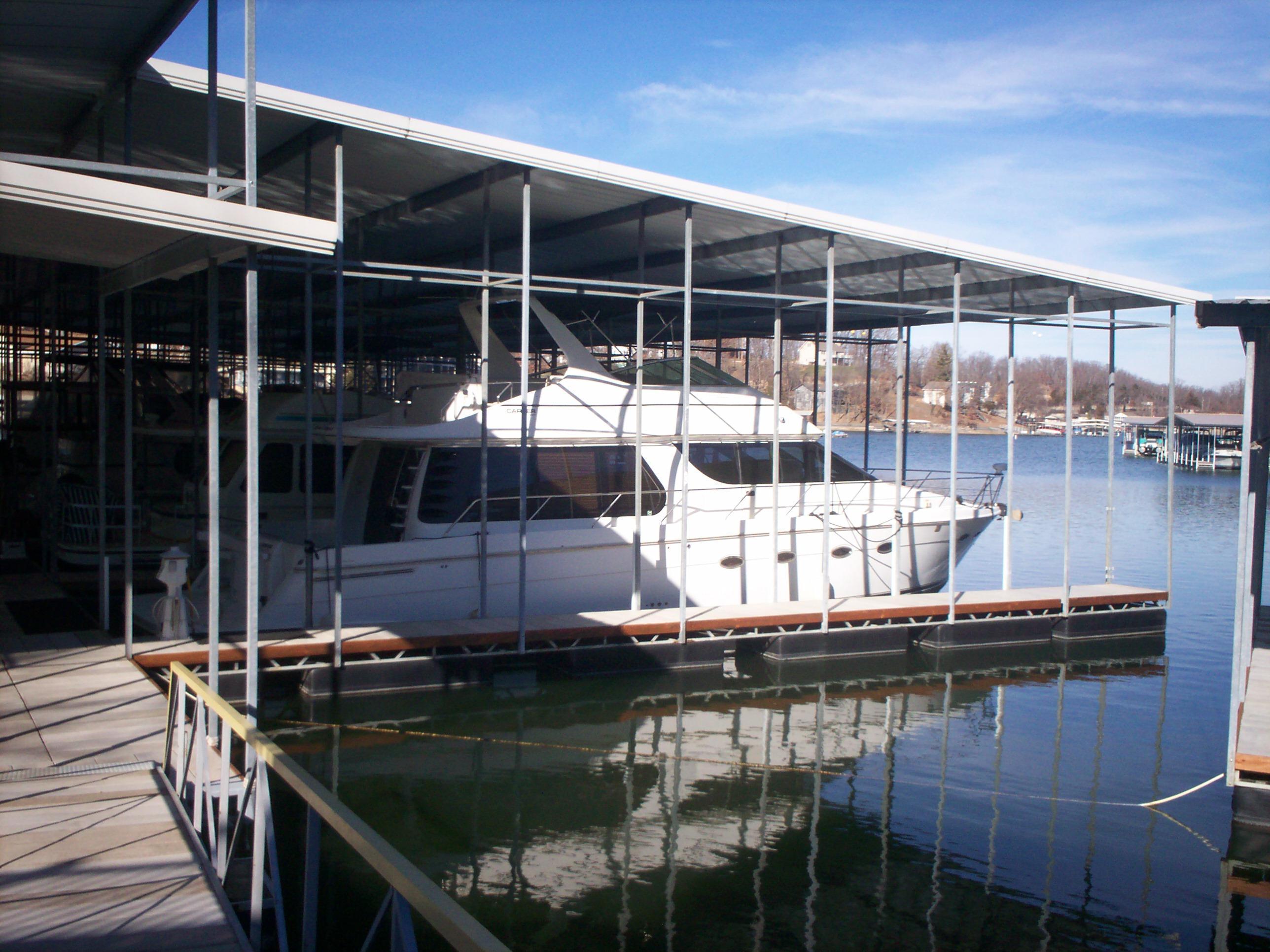 Carver Voyager Sky Lounge, Osage Beach