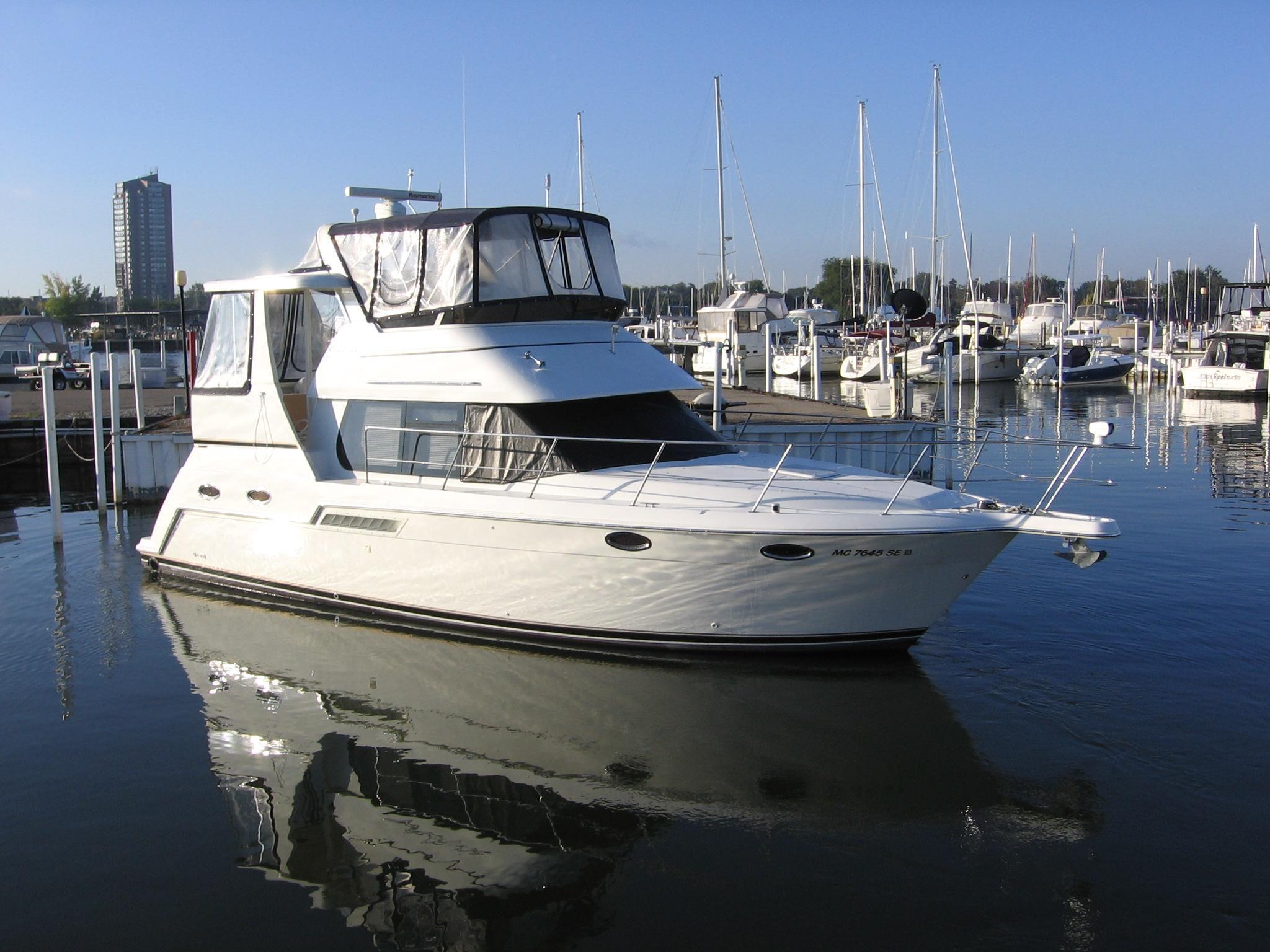 Carver 356 Motor Yacht, St. Clair Shores