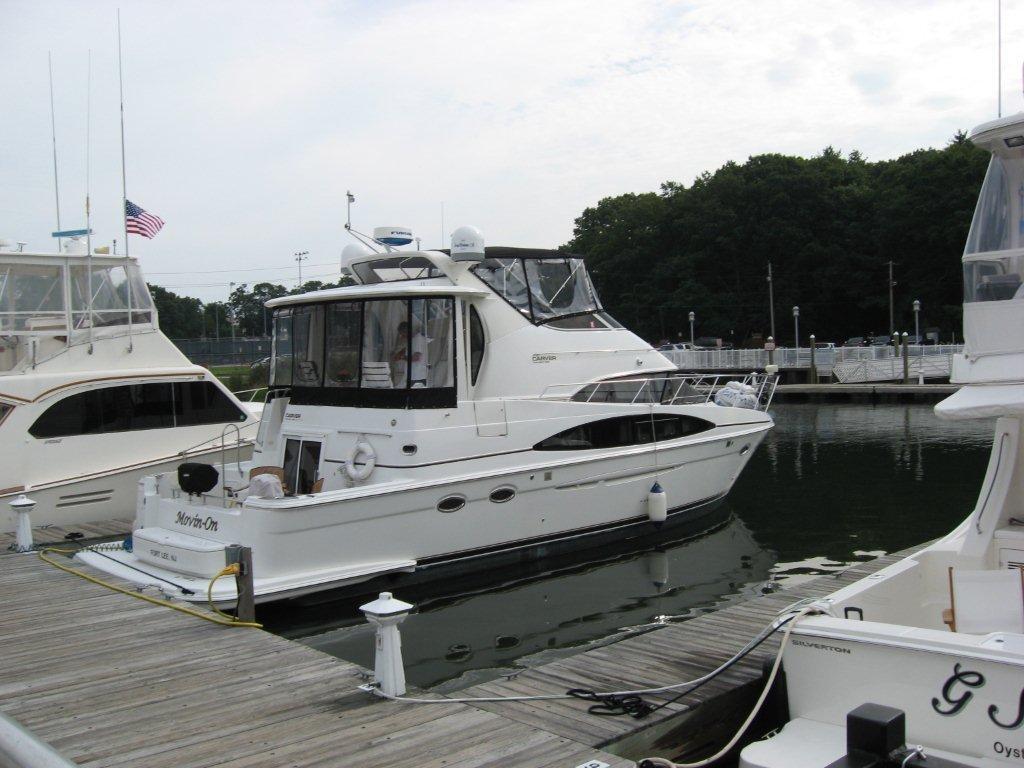 Carver 444 Cockpit Motor Yacht, Long Island