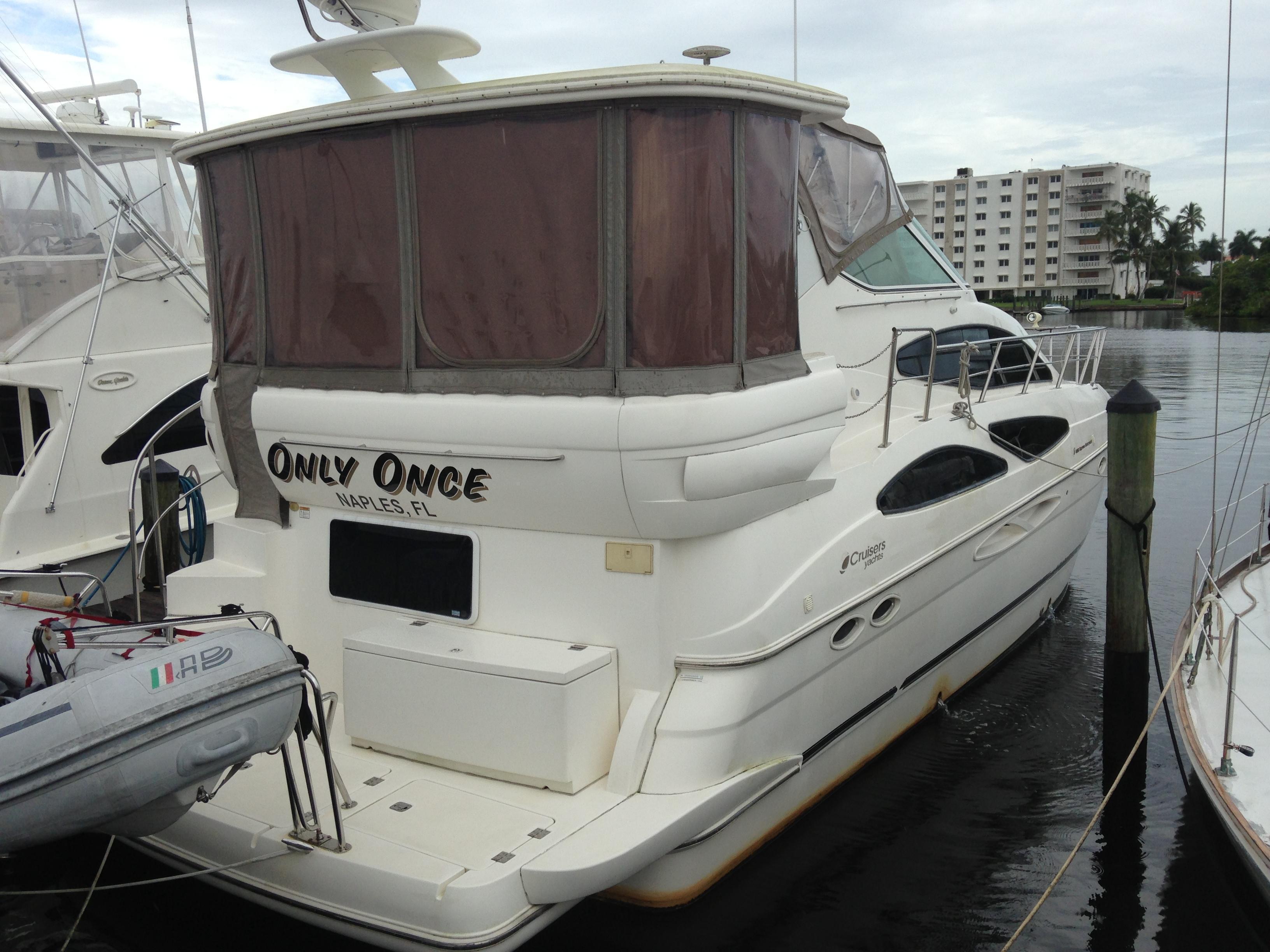 Cruisers 4050 Express Motor Yacht, Naples