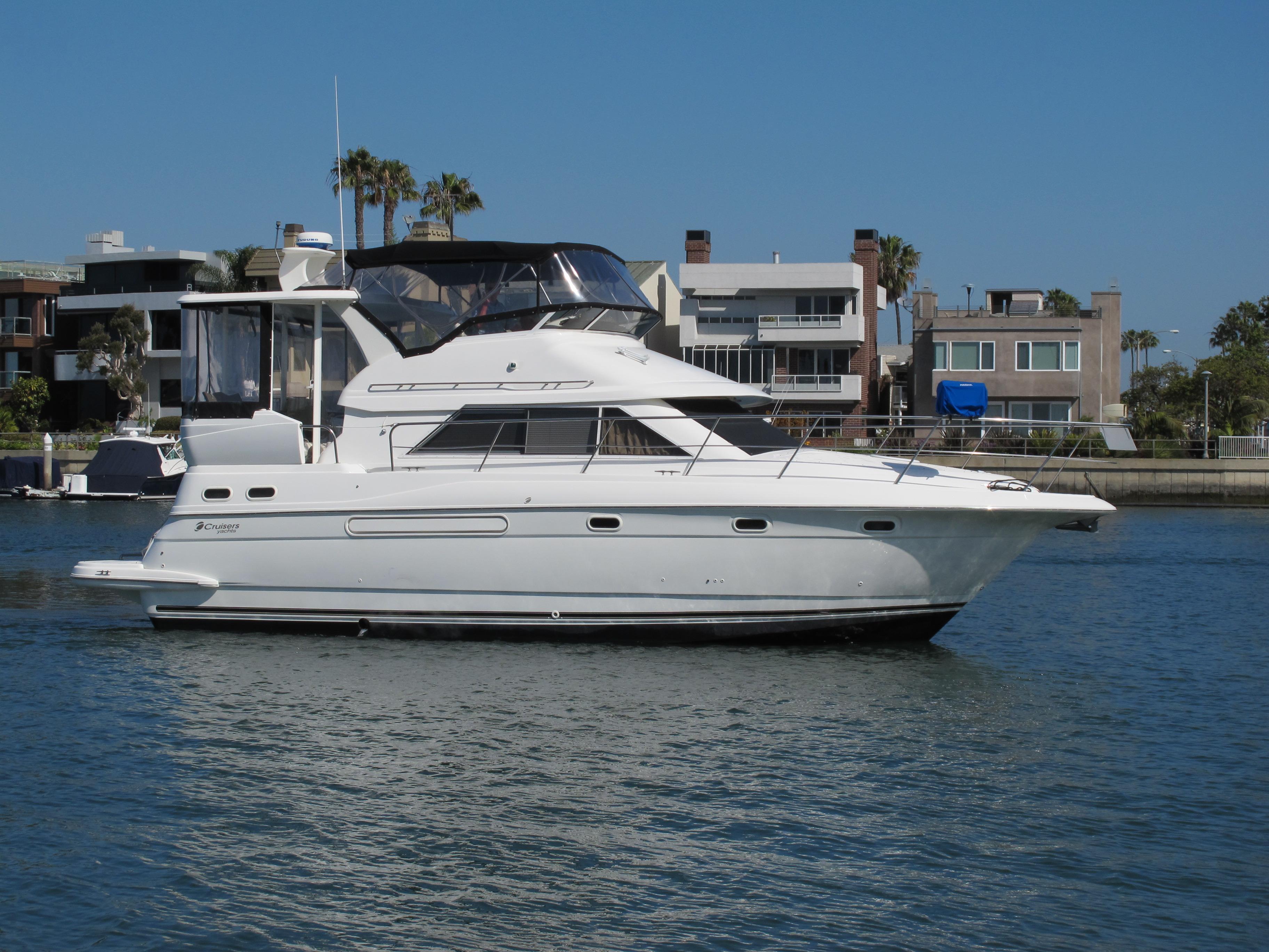 Cruisers Yachts 3750 AC, Long Beach