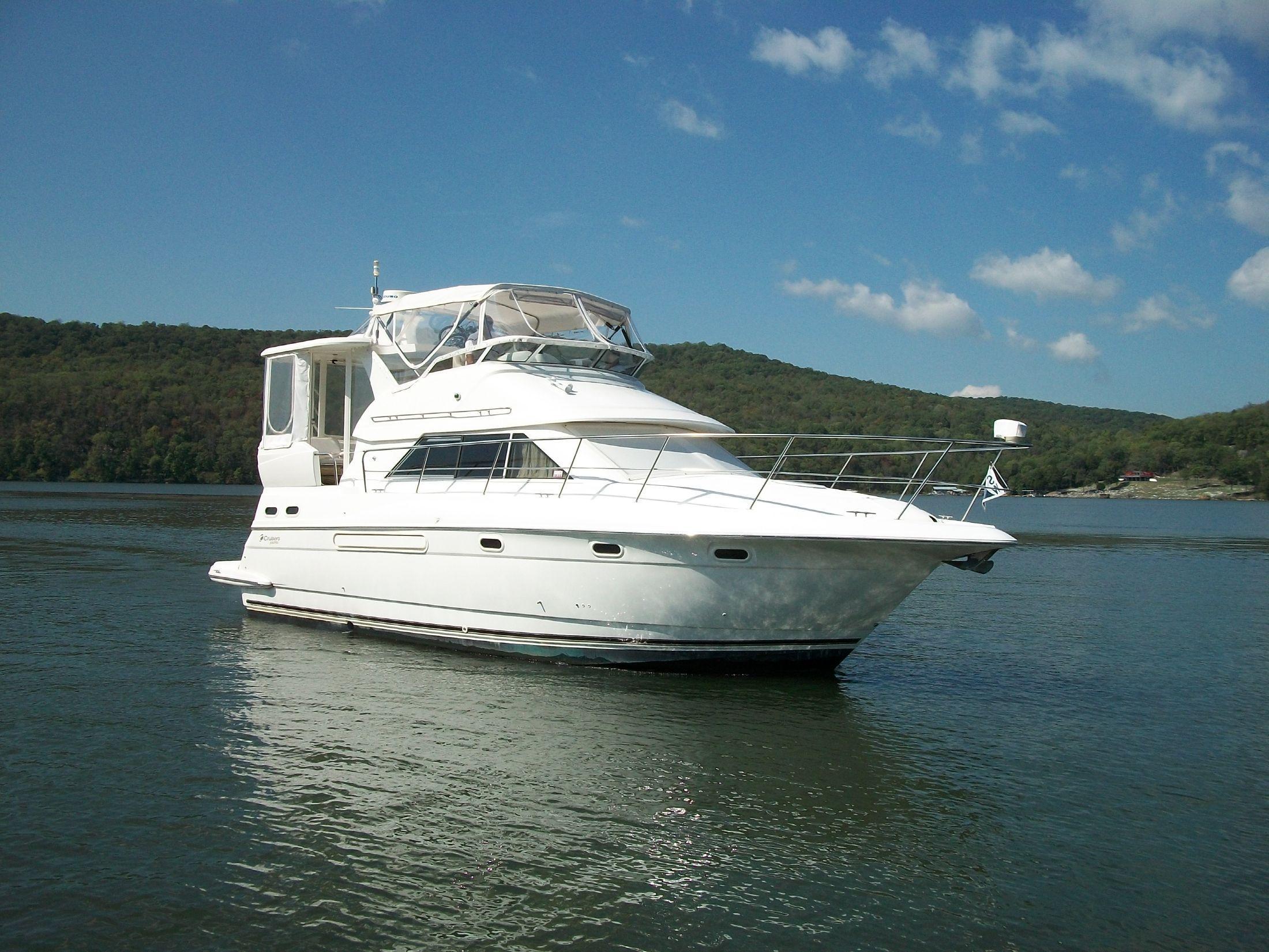 Cruisers Yachts 3750 Motoryacht, Knoxville