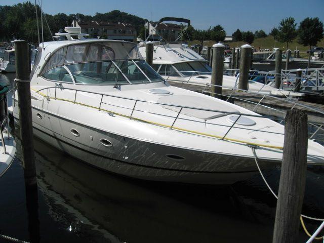 Cruisers Yachts 3970/400 Express, Spring Lake