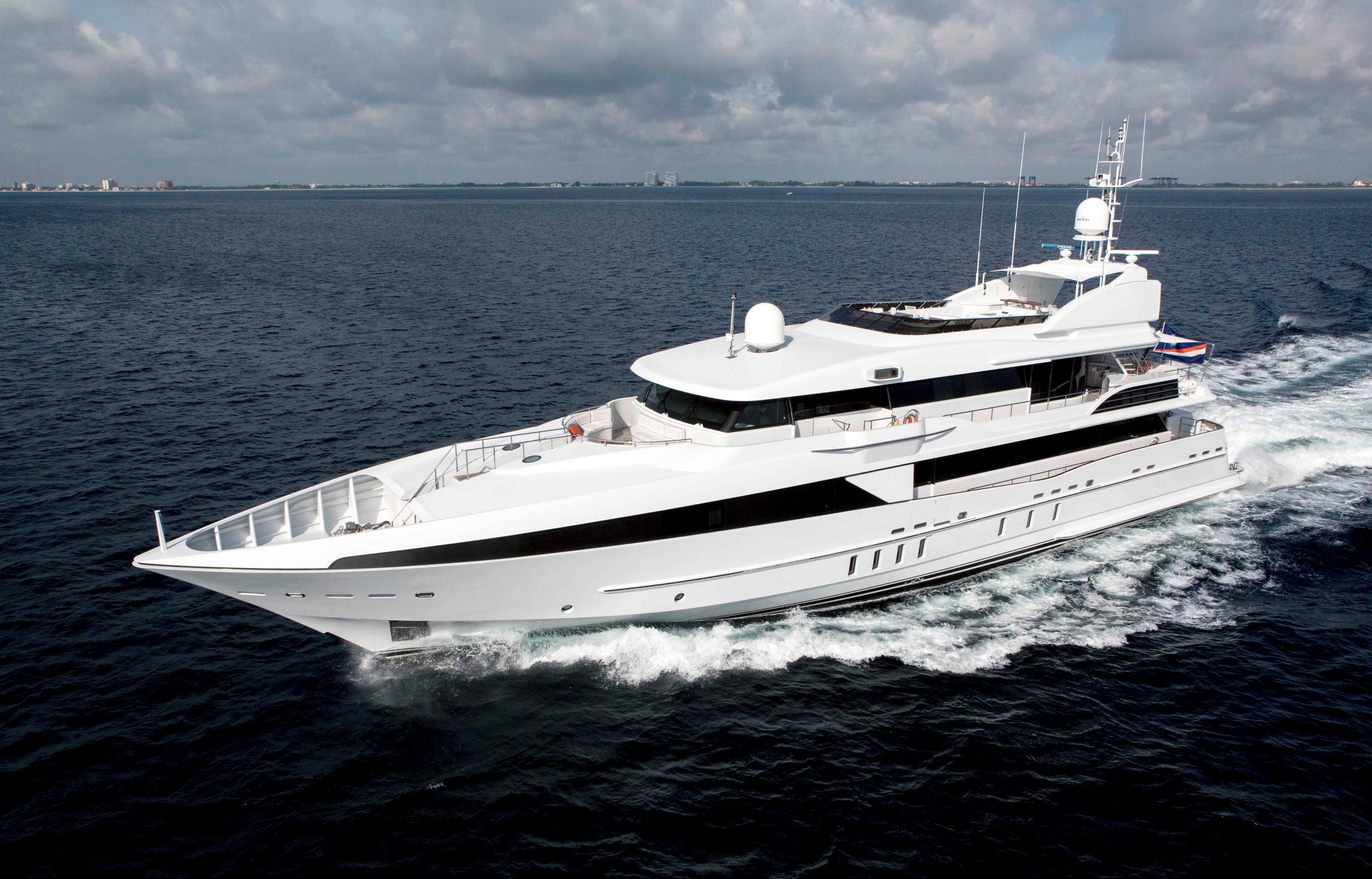 Trinity styled NQEA fast Semi-displacement Aluminum M/Y, Fort Lauderdale