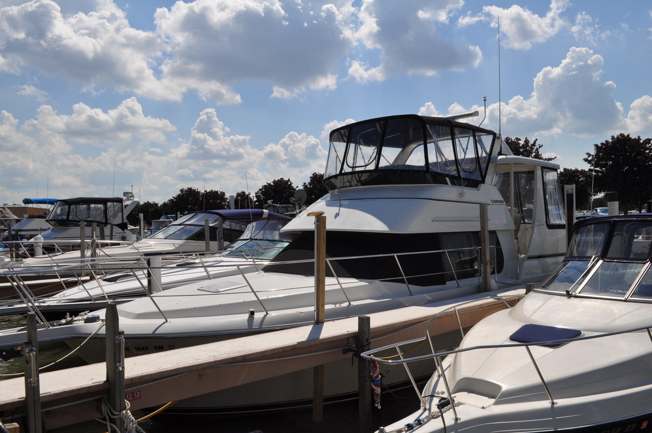 Carver 356 Motor Yacht, Harrison Township