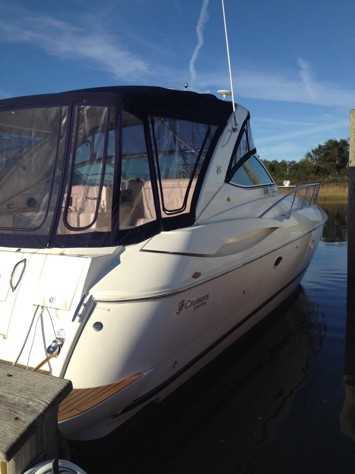 Cruisers Yachts 400 Express - Clean!, Westbrook