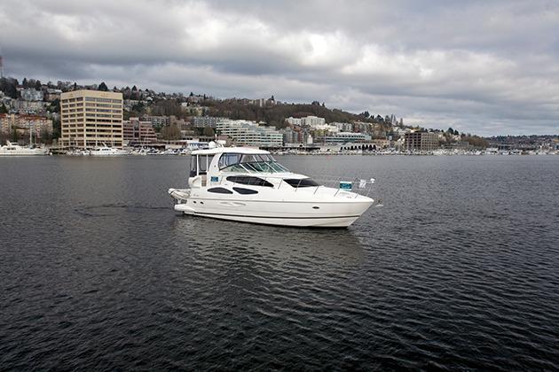 Cruisers Yachts 455 Express Motor Yacht, Seattle