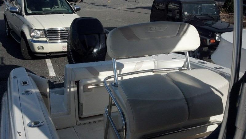 Boston Whaler 240 Outrage, ORLEANS