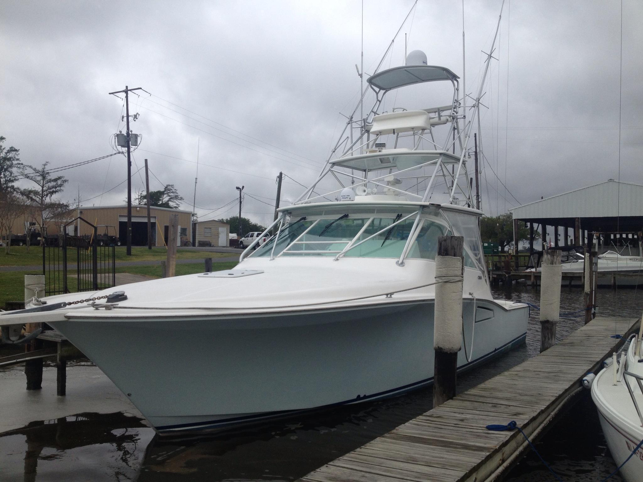 Cabo Yachts 40 Exp Low hour Cat C 12's, Houma