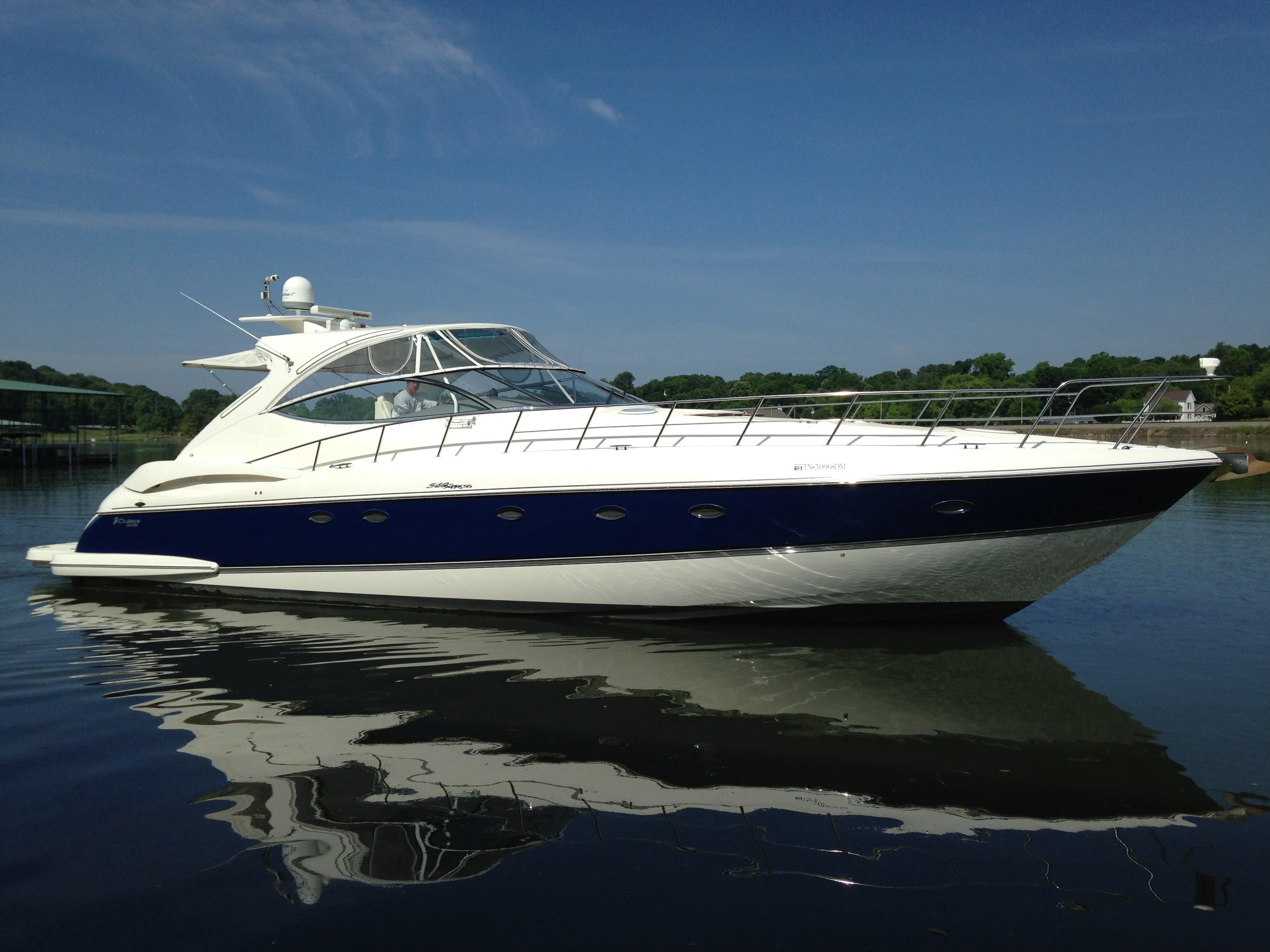 Cruisers Yachts 540 Express, Knoxville