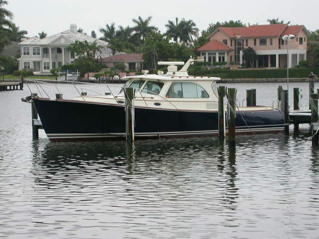 Hinckley Talaria 40, Naples