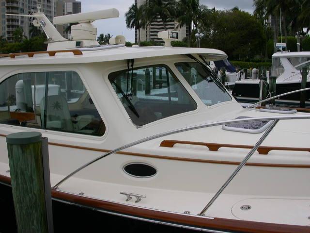 Hinckley Talaria 40, Naples