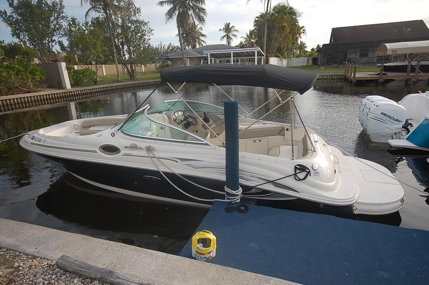 Sea Ray 240 Sundeck Repower less 20hrs, Cape Coral/Fort Myers