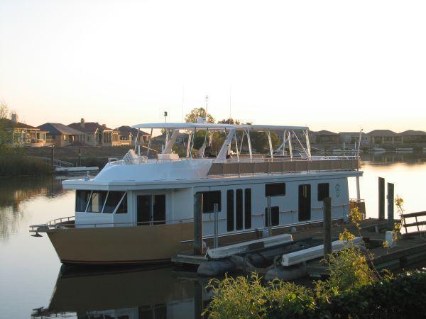 Sumerset Custom Cruiser / Houseboat, Stockton