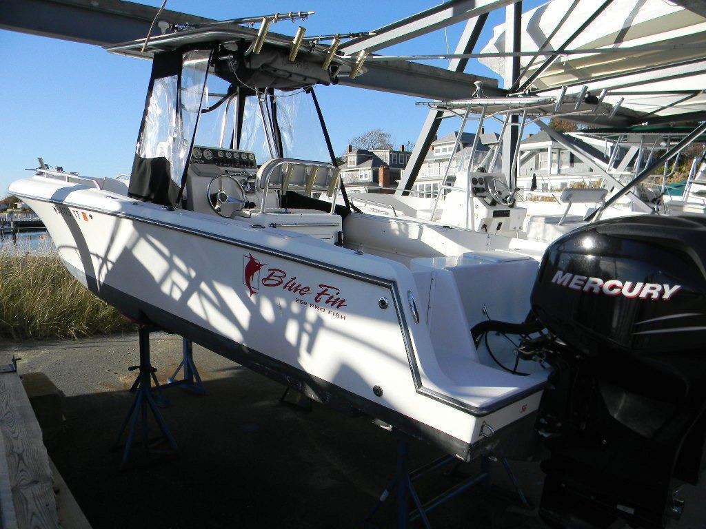 Blue Fin Yachts Pro Fish 250 CC, Onset Bay