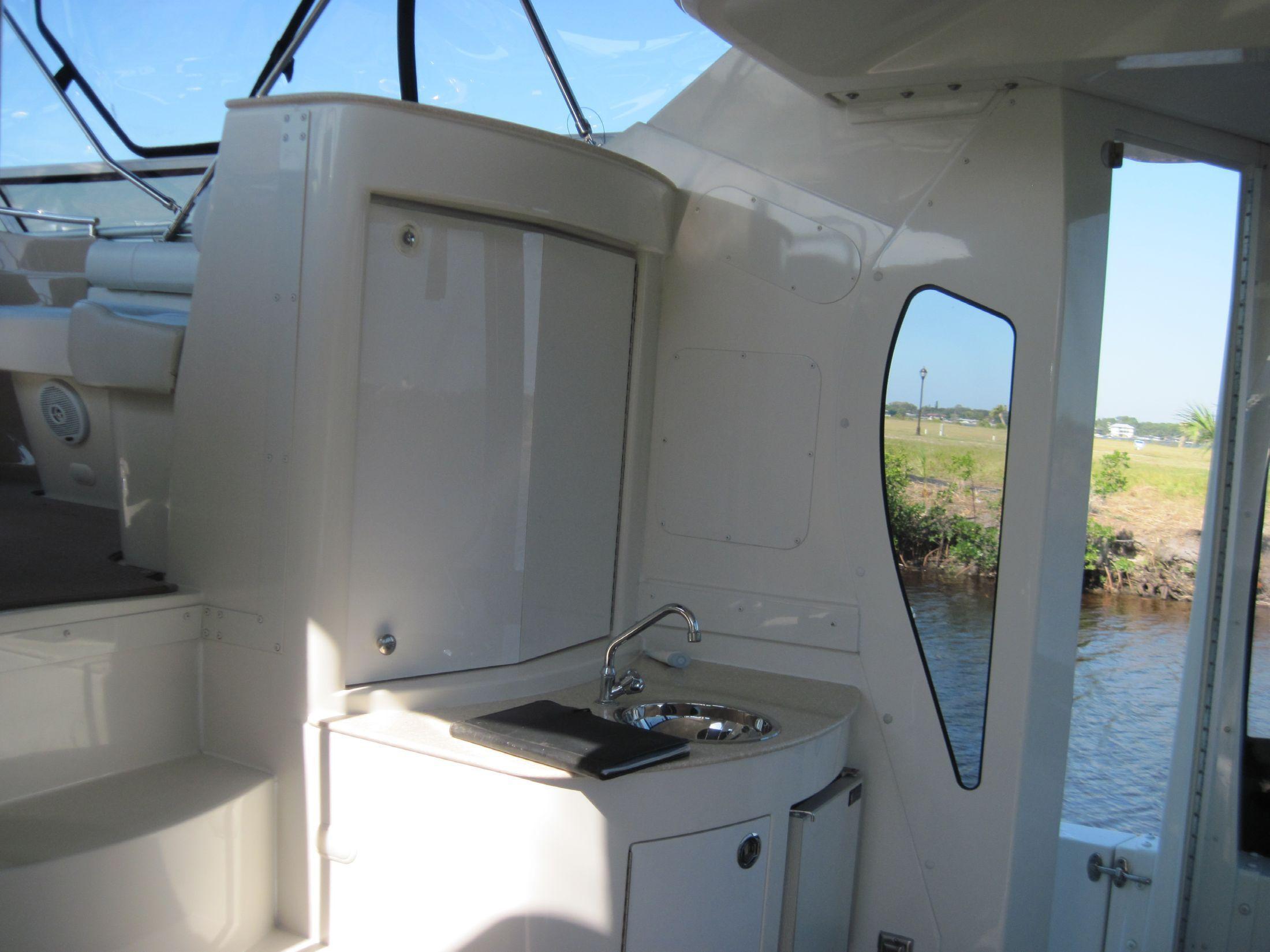 Carver 43 cockpit Motor Yacht, West Coast, Clearwater