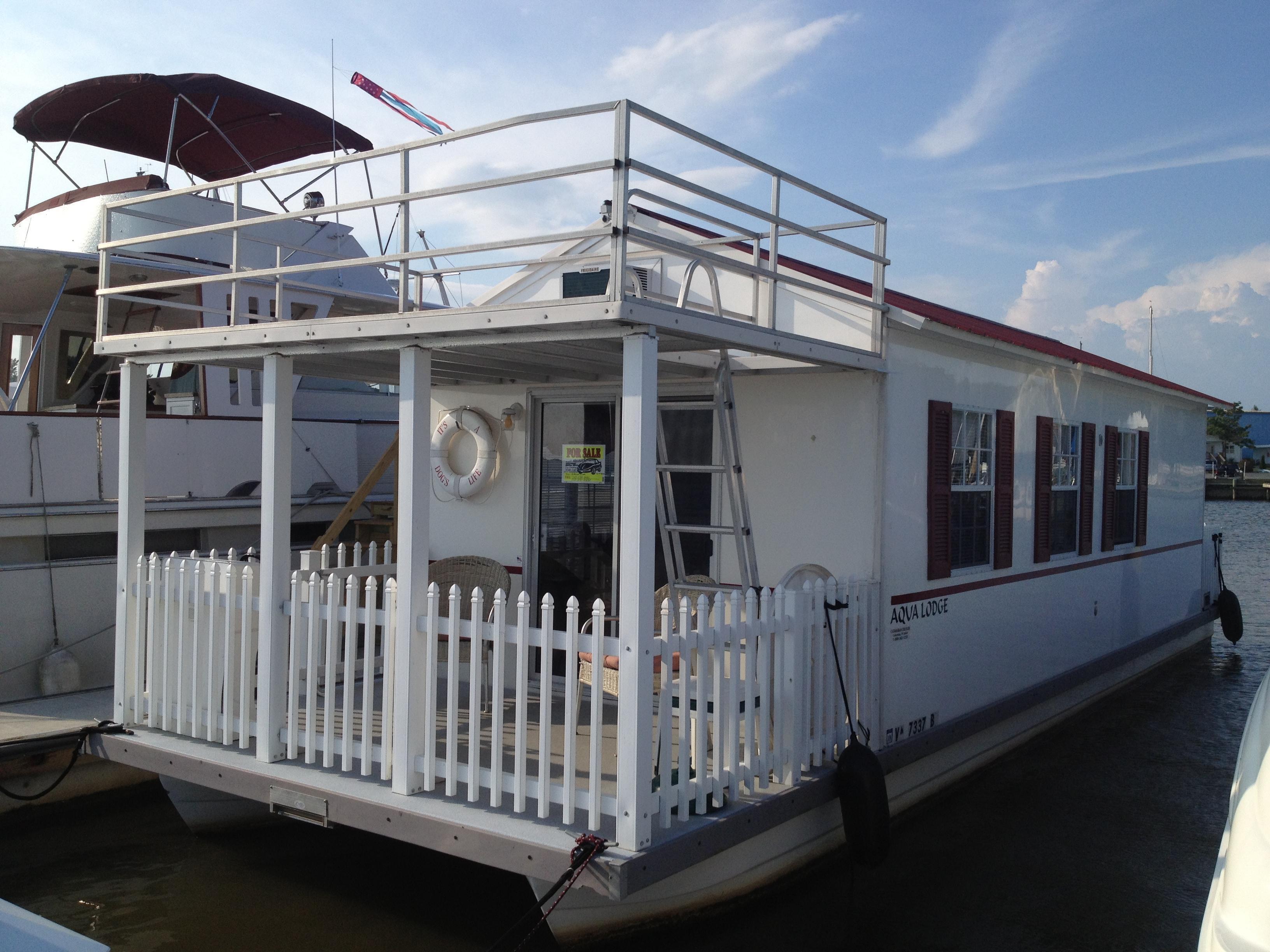 Catamaran Cruisers Aqua-Lodge, Chesapeake City