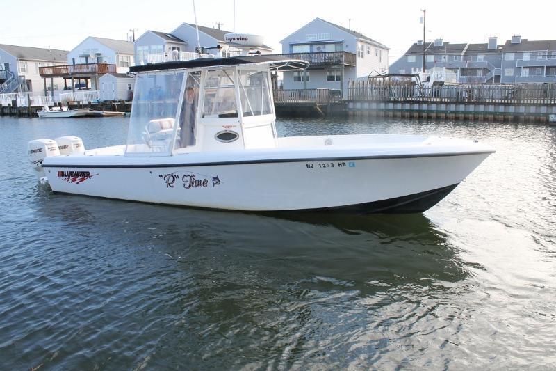 Bluewater 2550 Center Console, Mystic Islands