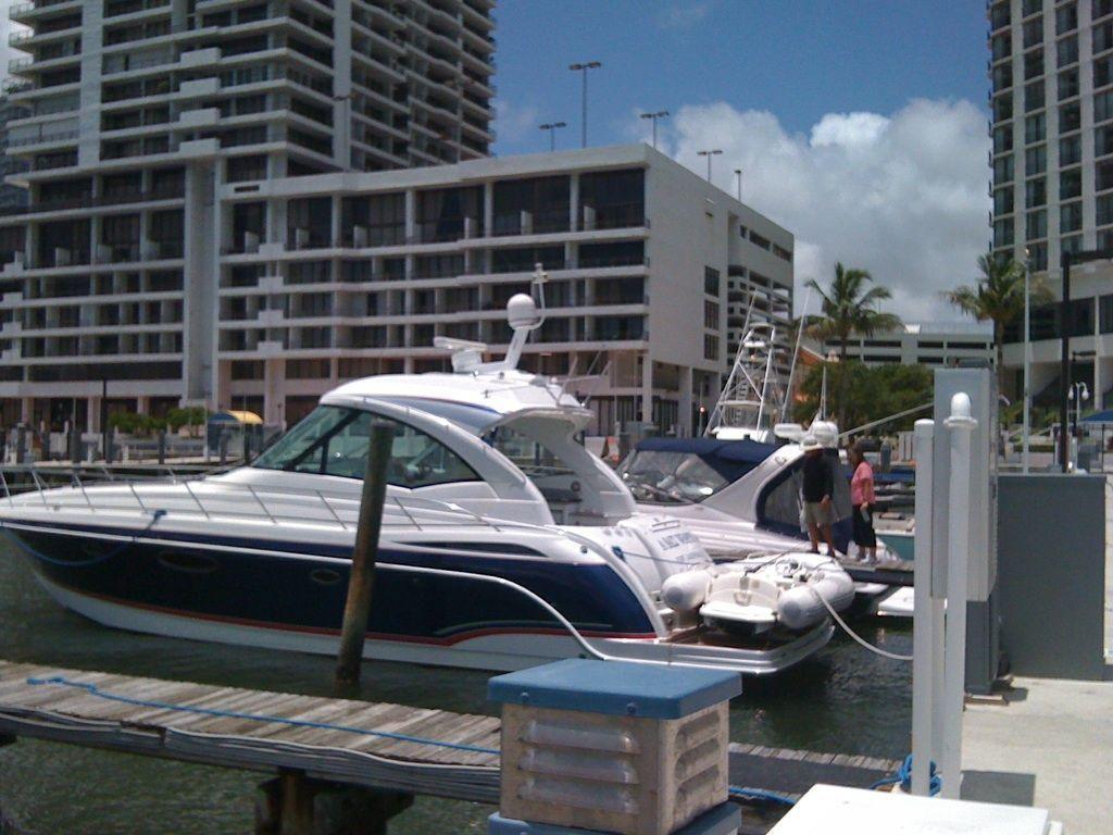 Formula 45 Yacht IPS 600, Miami