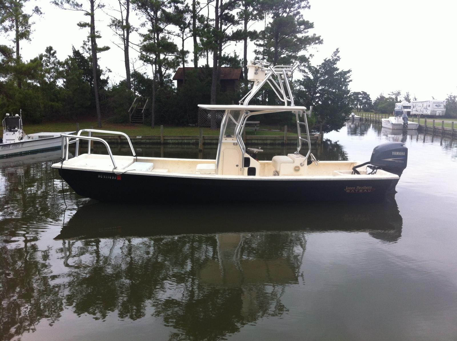 Jones Brothers 25 CC Bateau with Tunnel, Sea Level