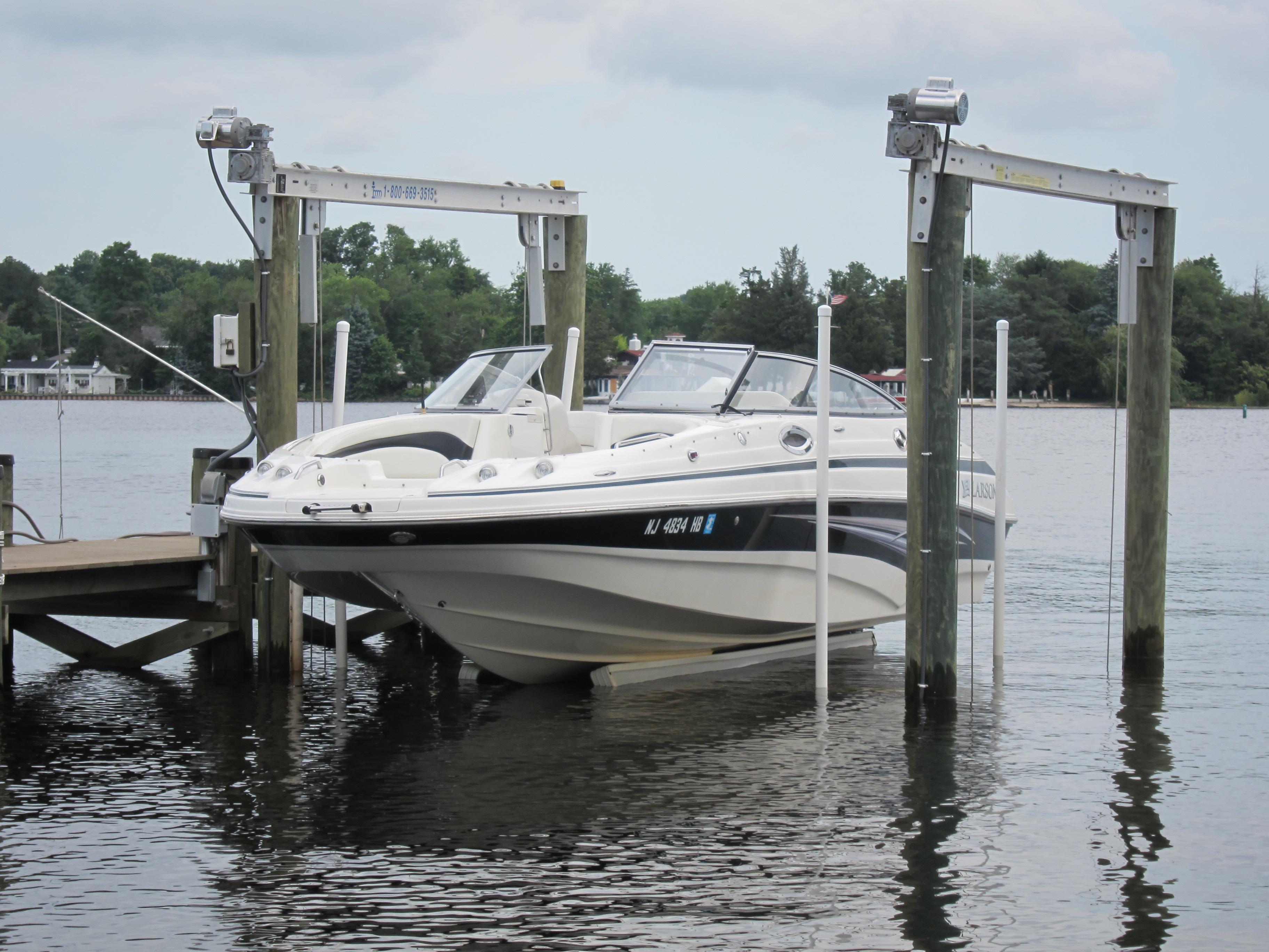 Larson 234 Escape Deck Boat, FORKED RIVER-ON SITE