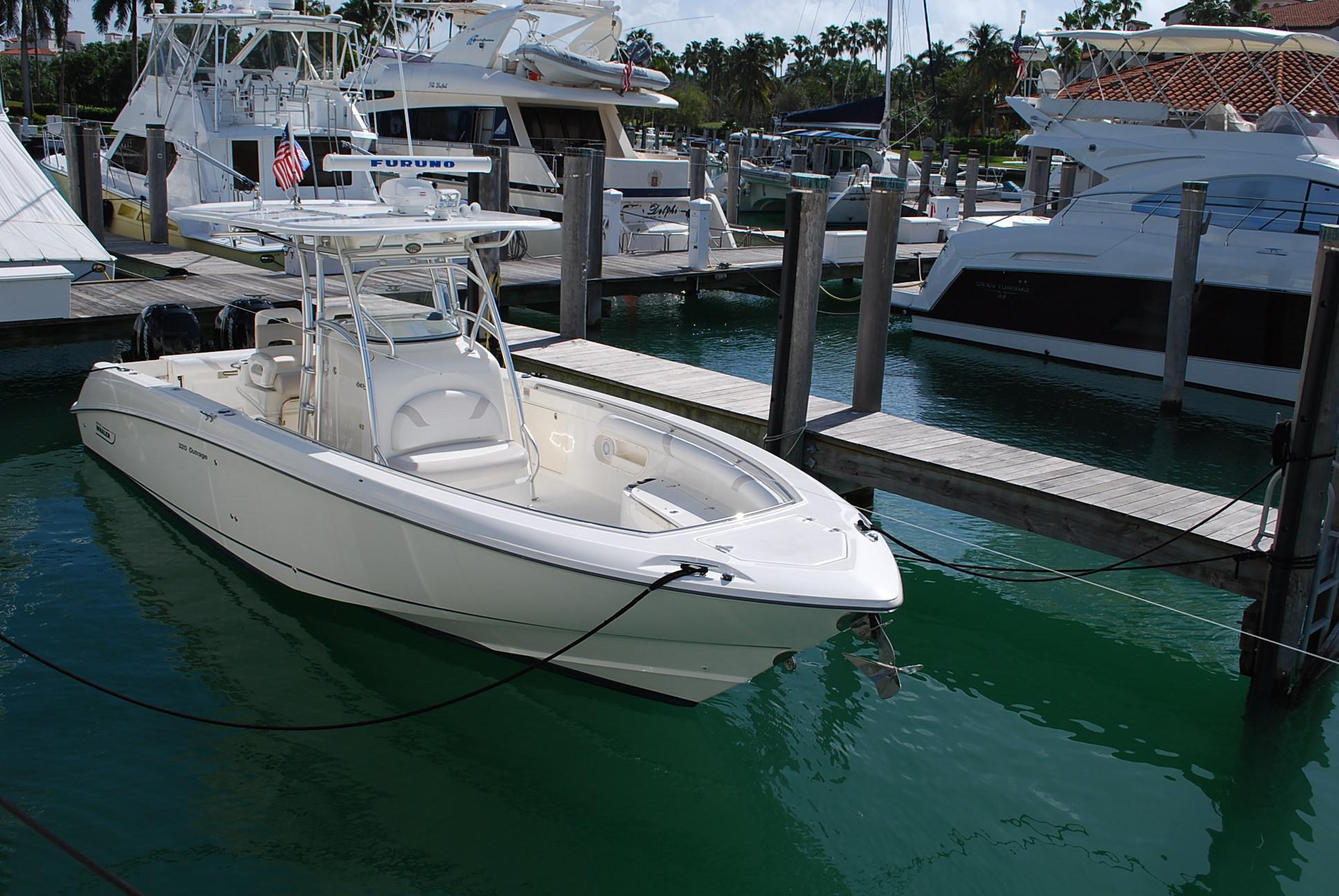 Boston Whaler 32 Outrage, Fisher Island