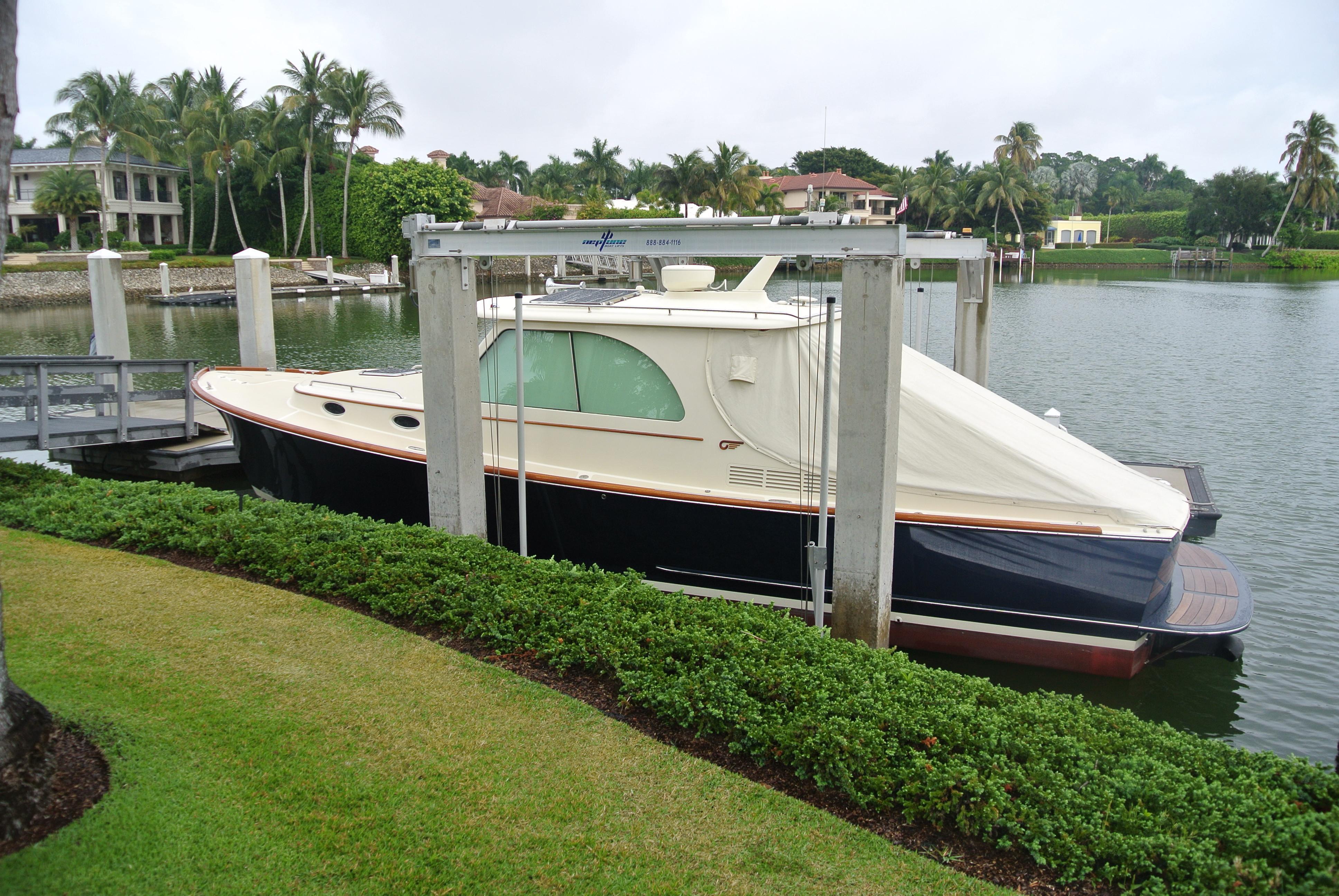 Hinckley Picnic Boat MKIII, Palm Beach Boat Show