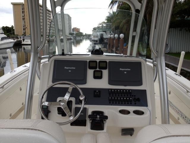 Robalo R300 Center Console, North Miami