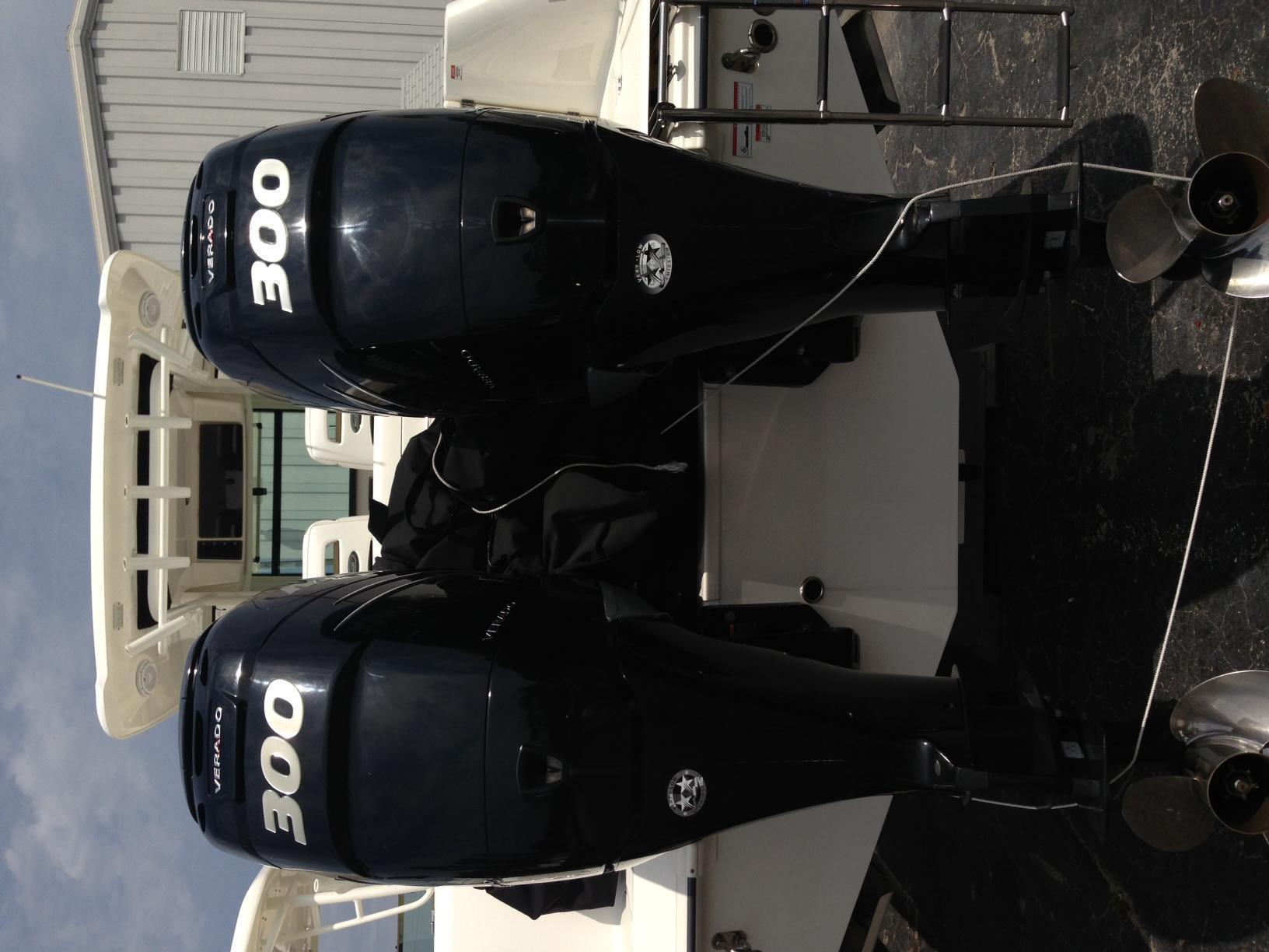 Boston Whaler 32 Outrage, Ft. Myers