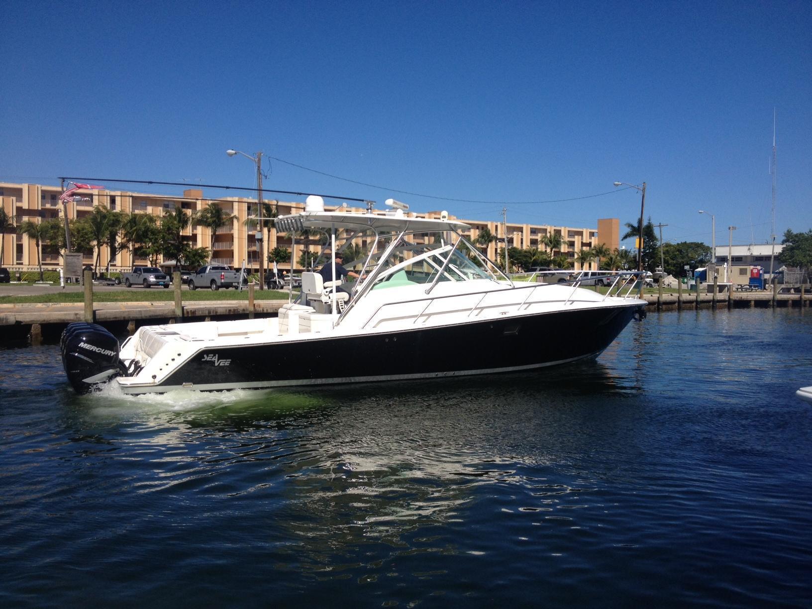 Sea Vee 430 Express, Palm Beach Boat Show