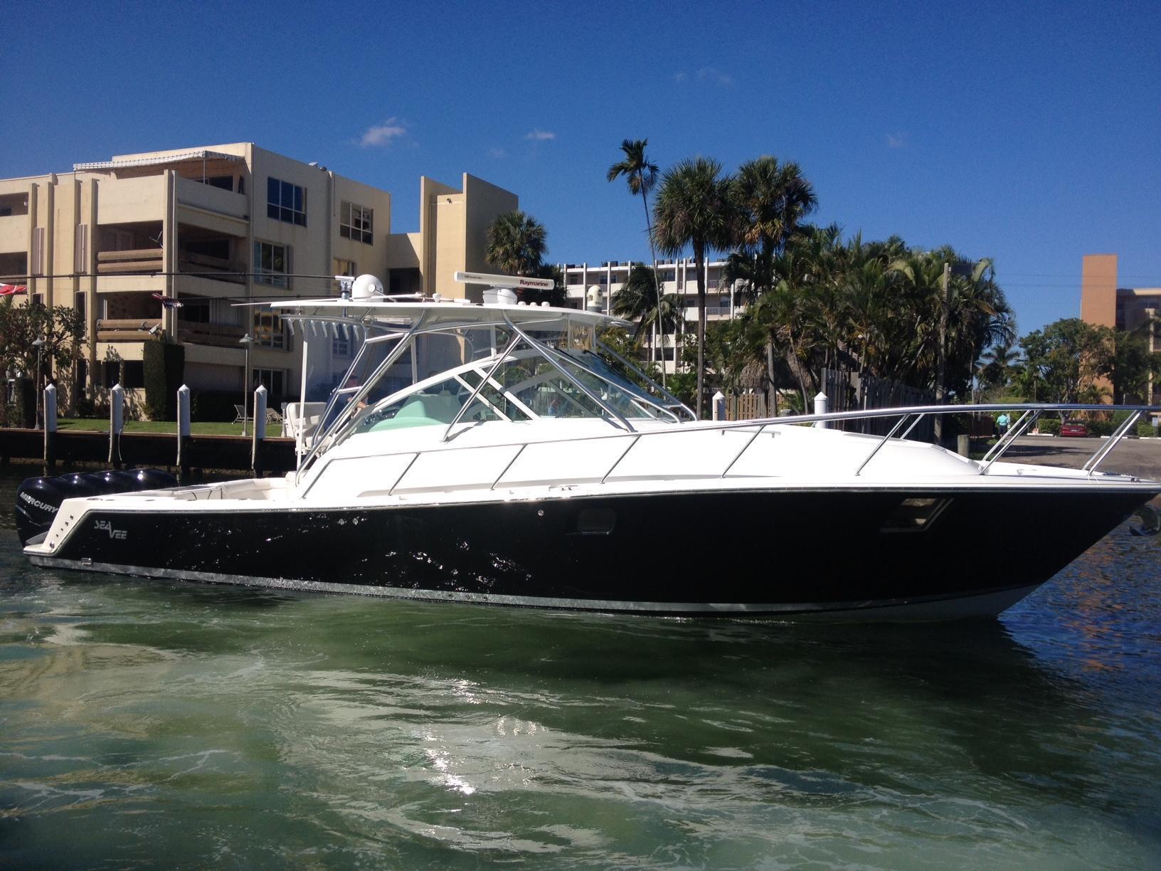 Sea Vee 430 Express, Palm Beach Boat Show