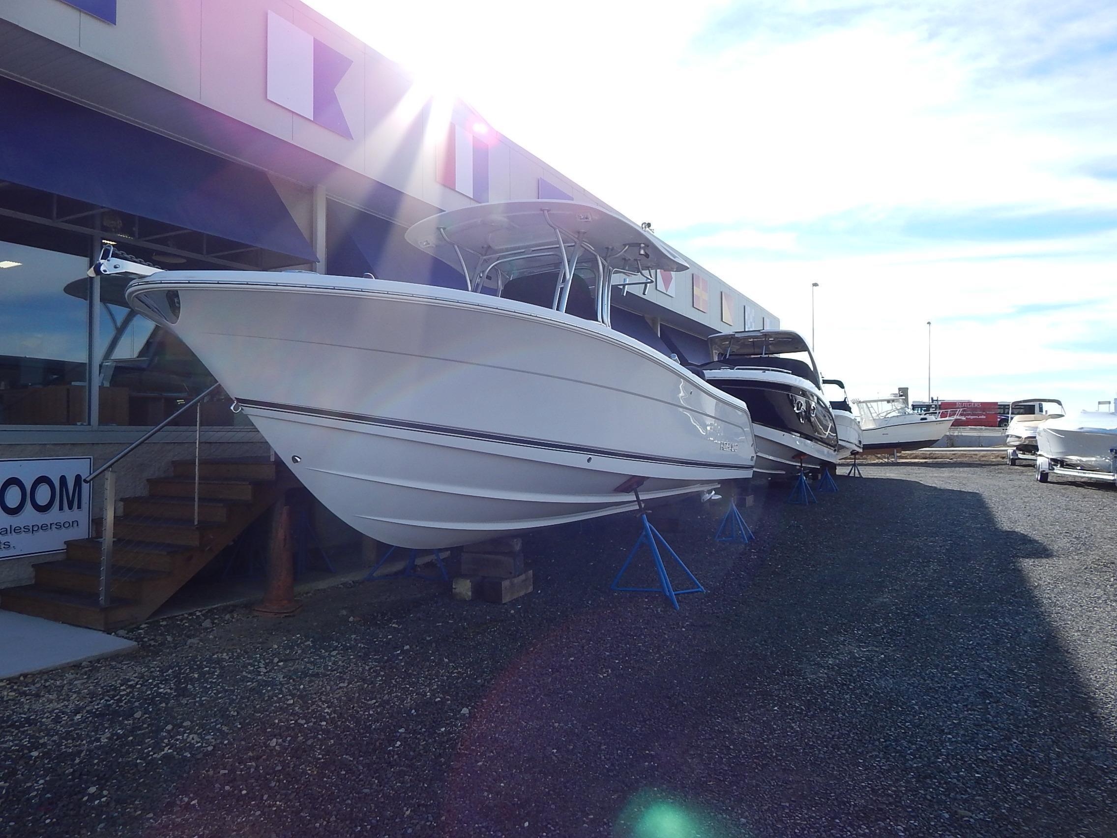 Robalo R300 Center Console, Somers Point