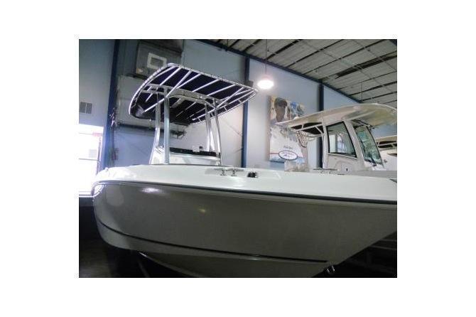 Boston Whaler 220 Outrage, Clearwater