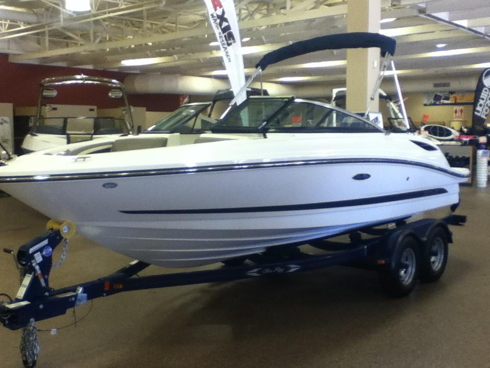 Sea Ray 210 SLX, Tempe