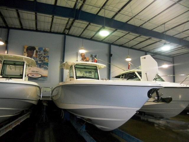 Boston Whaler 370 Outrage, Clearwater