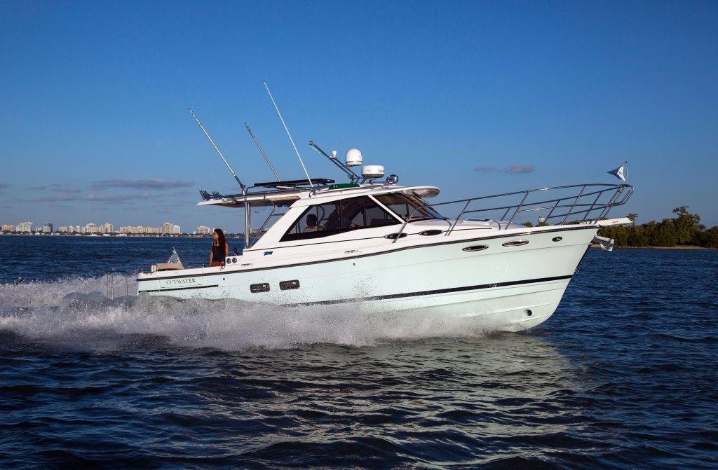 Cutwater 30 Sport Top, Grand Haven
