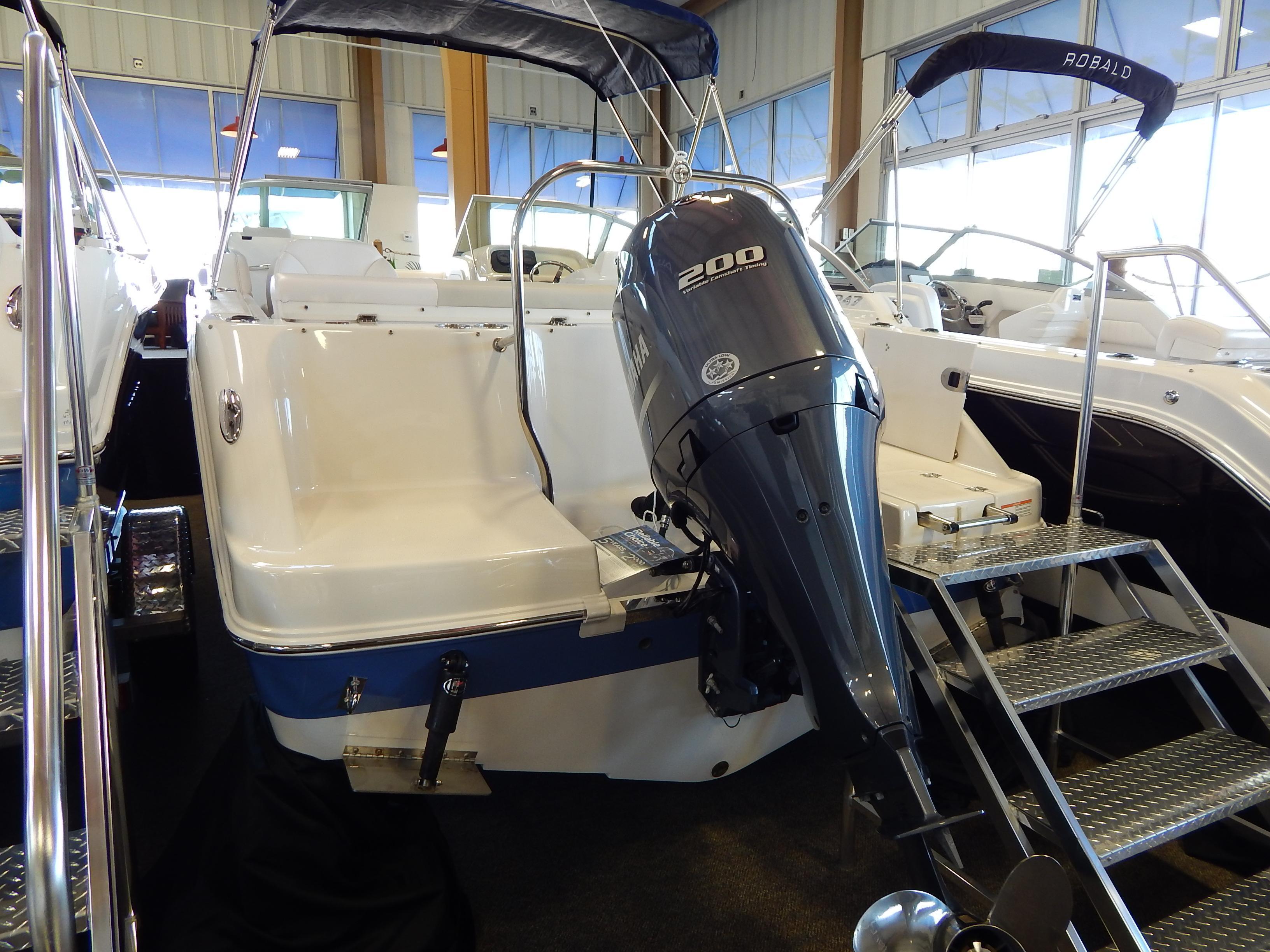 Robalo R227 Dual Console, Somers Point
