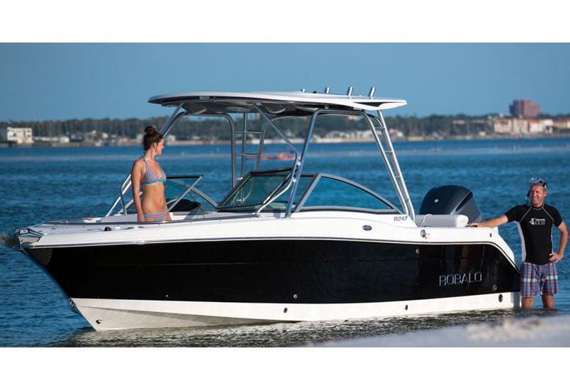 Robalo R247 Dual Console, Edgewater