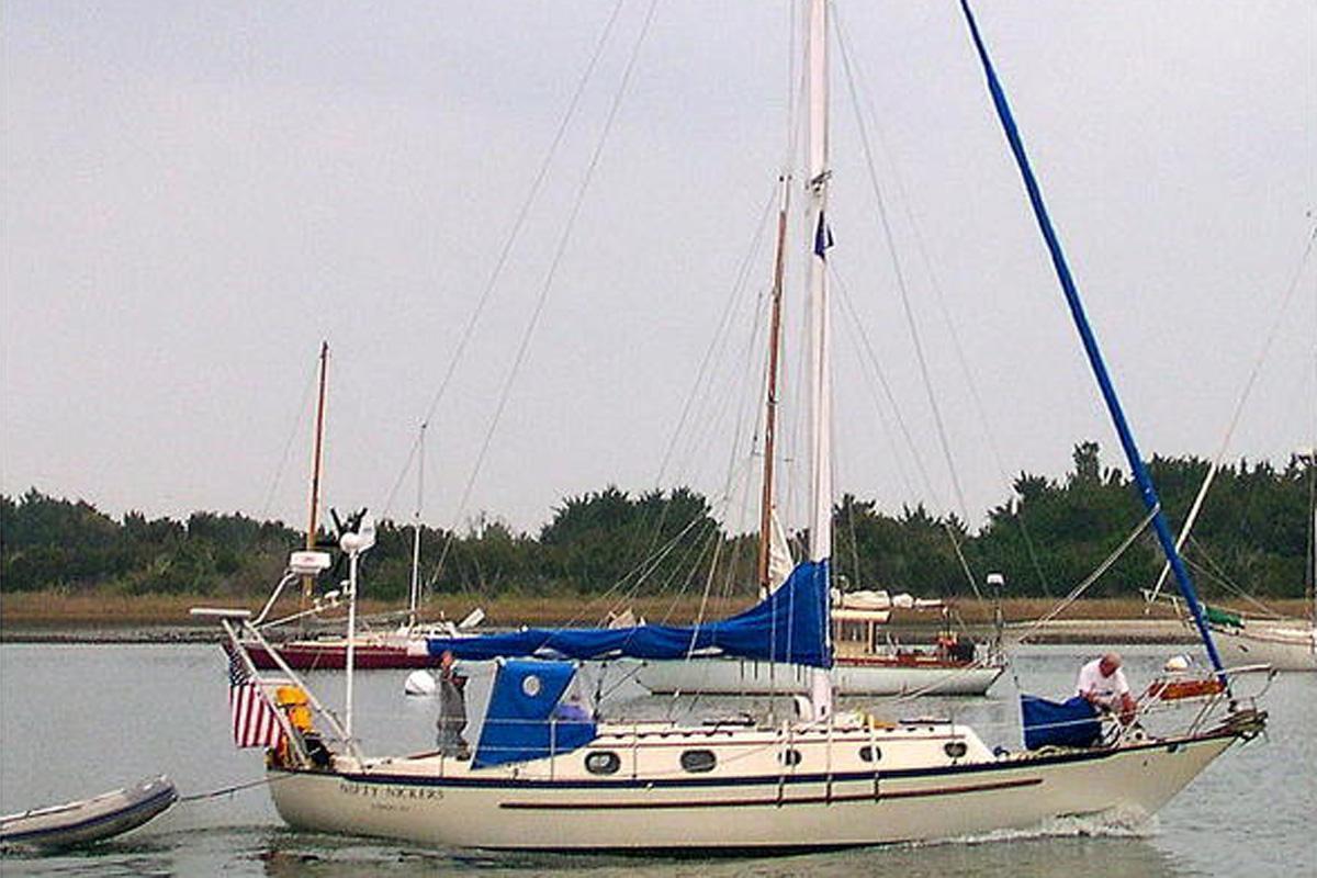 Pacific Seacraft 37, Parlin