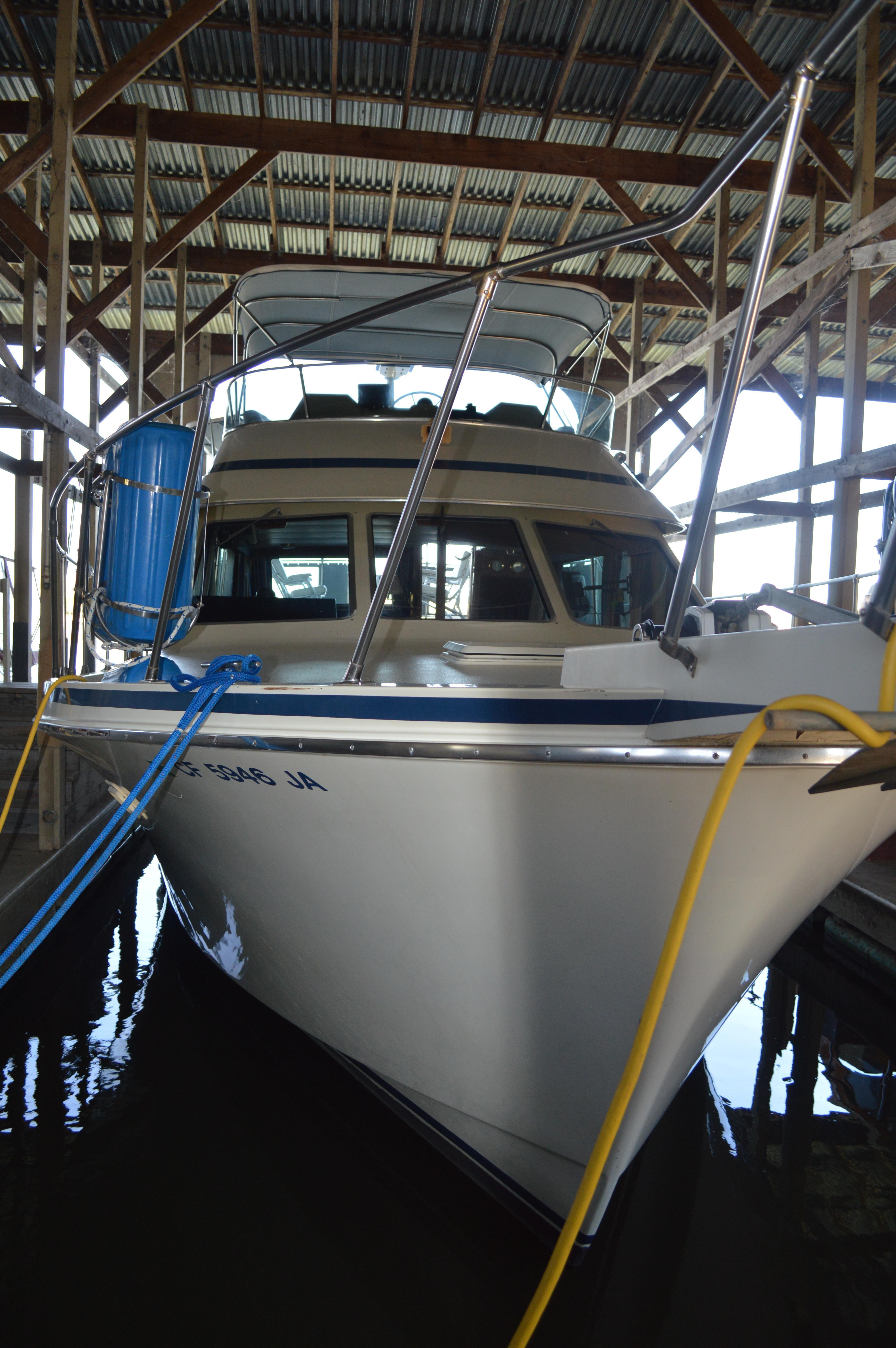 Tollycraft Sundeck Motor Yacht, Bethel Island