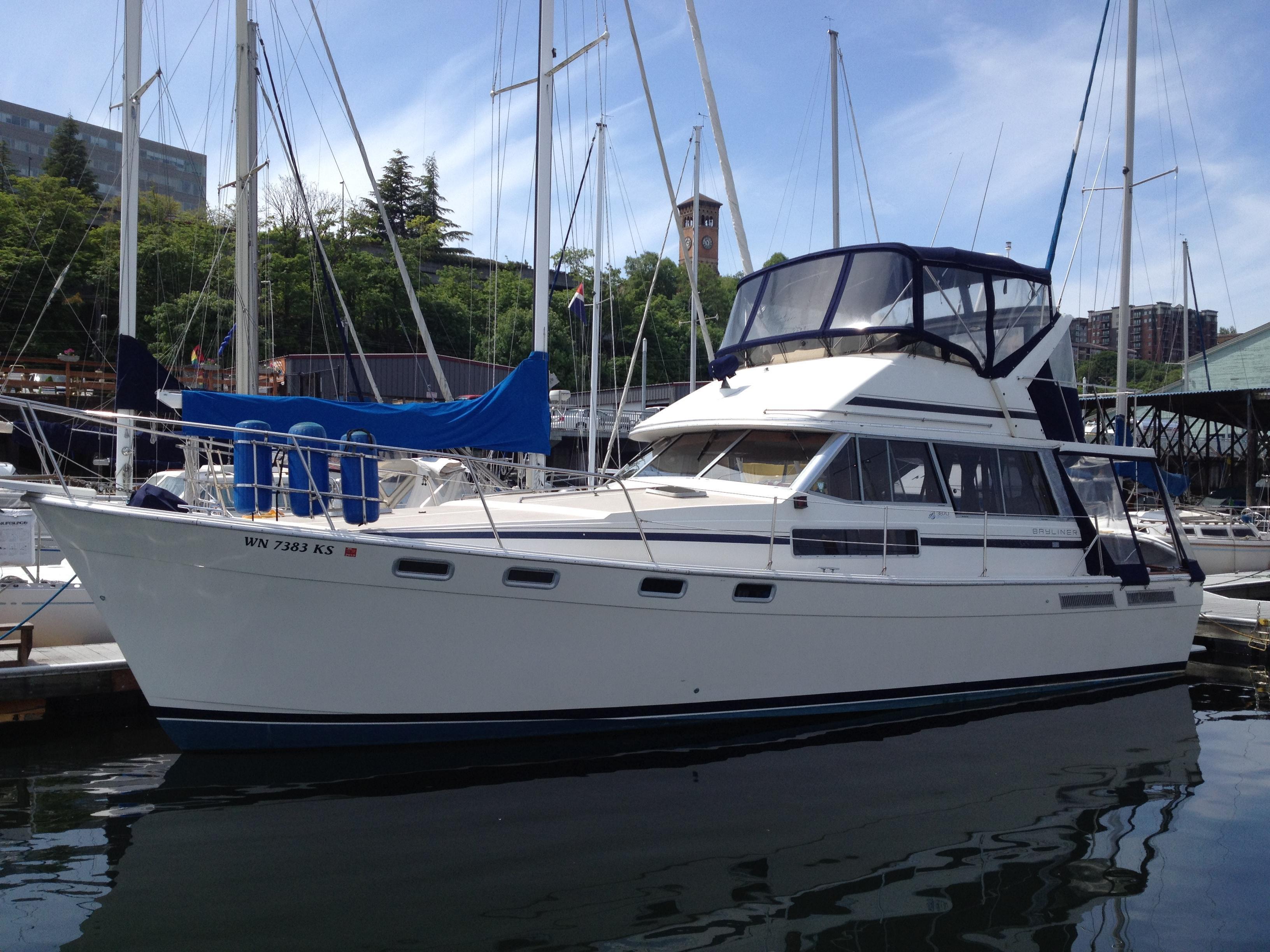 Bayliner 3870 Motor Yacht, Tacoma
