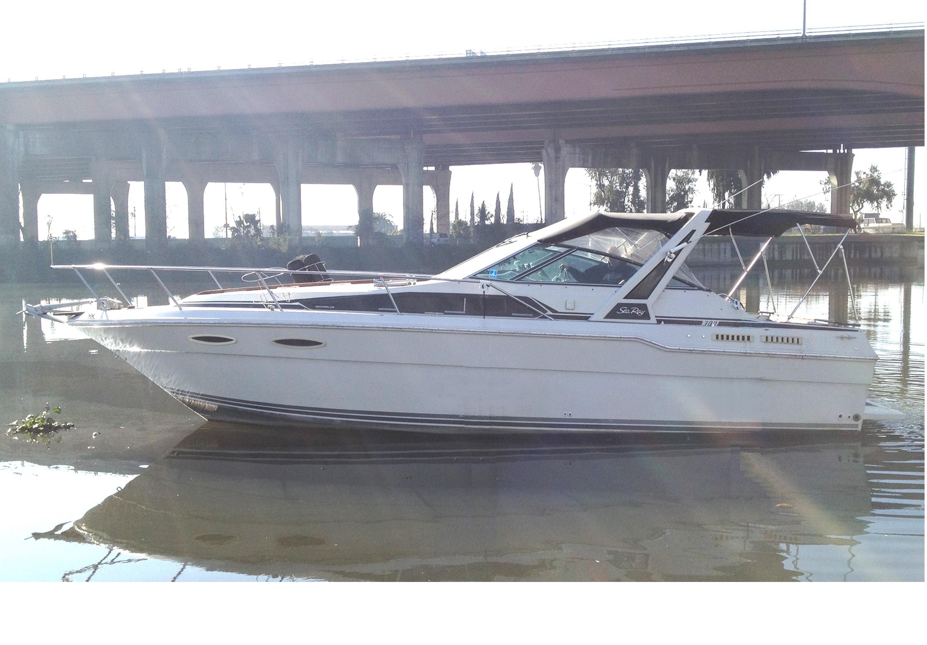 Sea Ray 300 Sundancer, Stockton, Our Docks