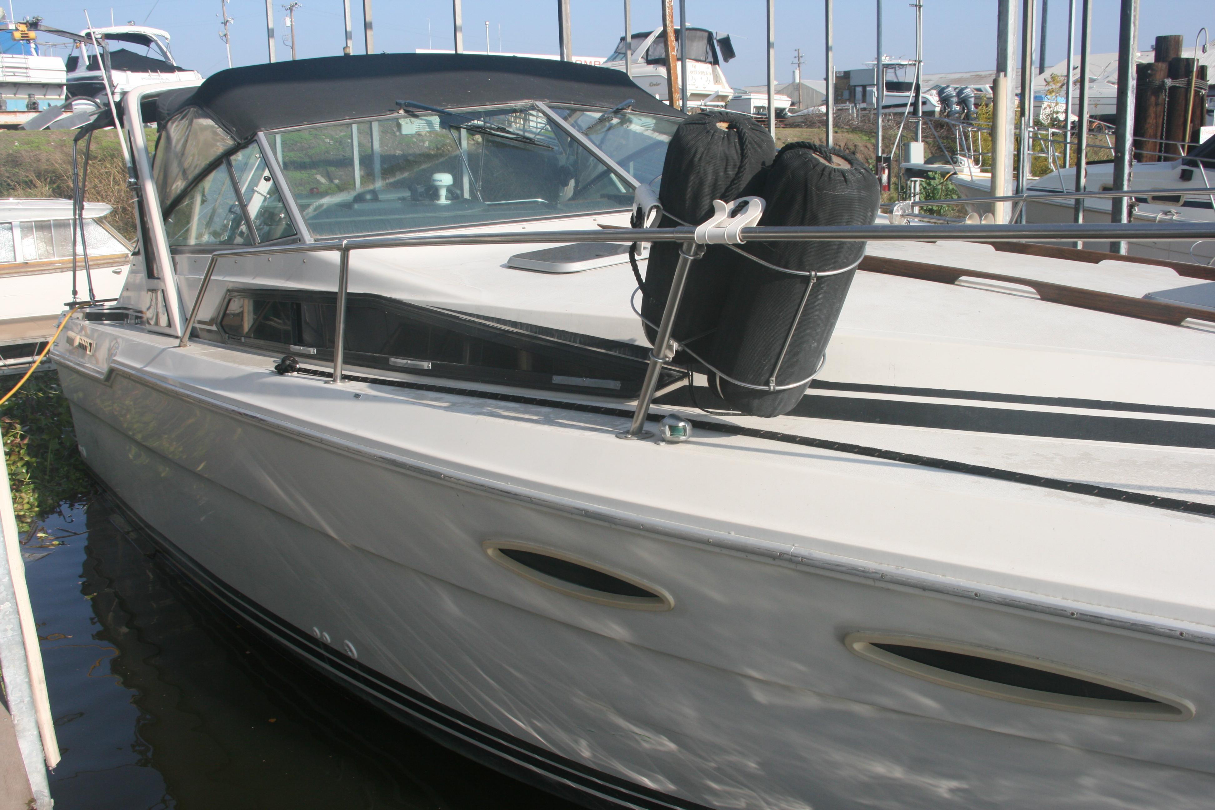 Sea Ray 300 Sundancer, Stockton, Our Docks
